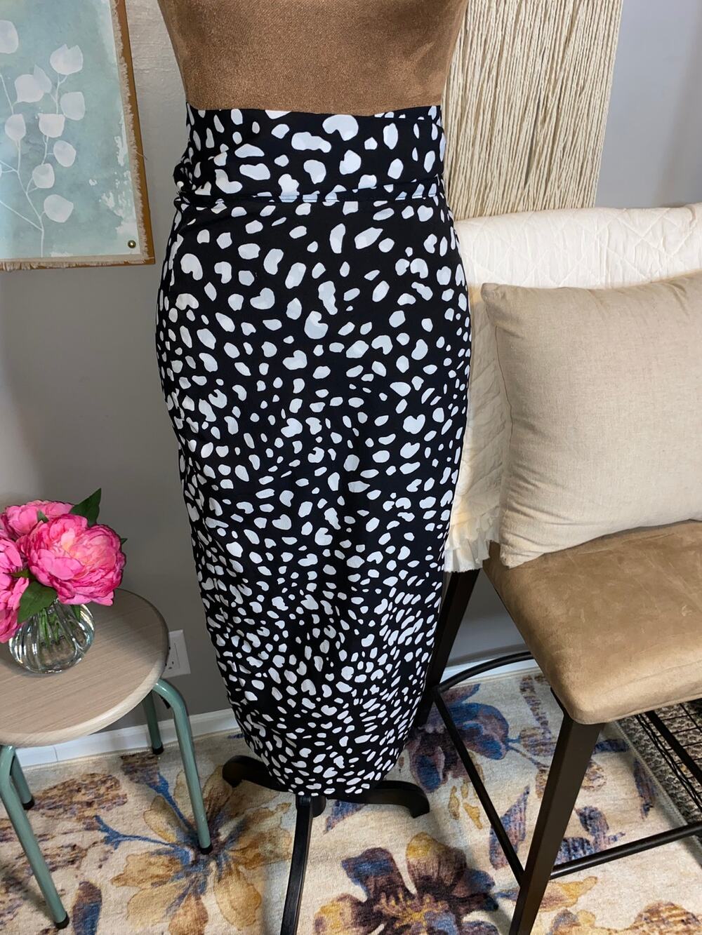 Lulu’s Black White Abstract Print Wrap Midi Skirt Size Medium